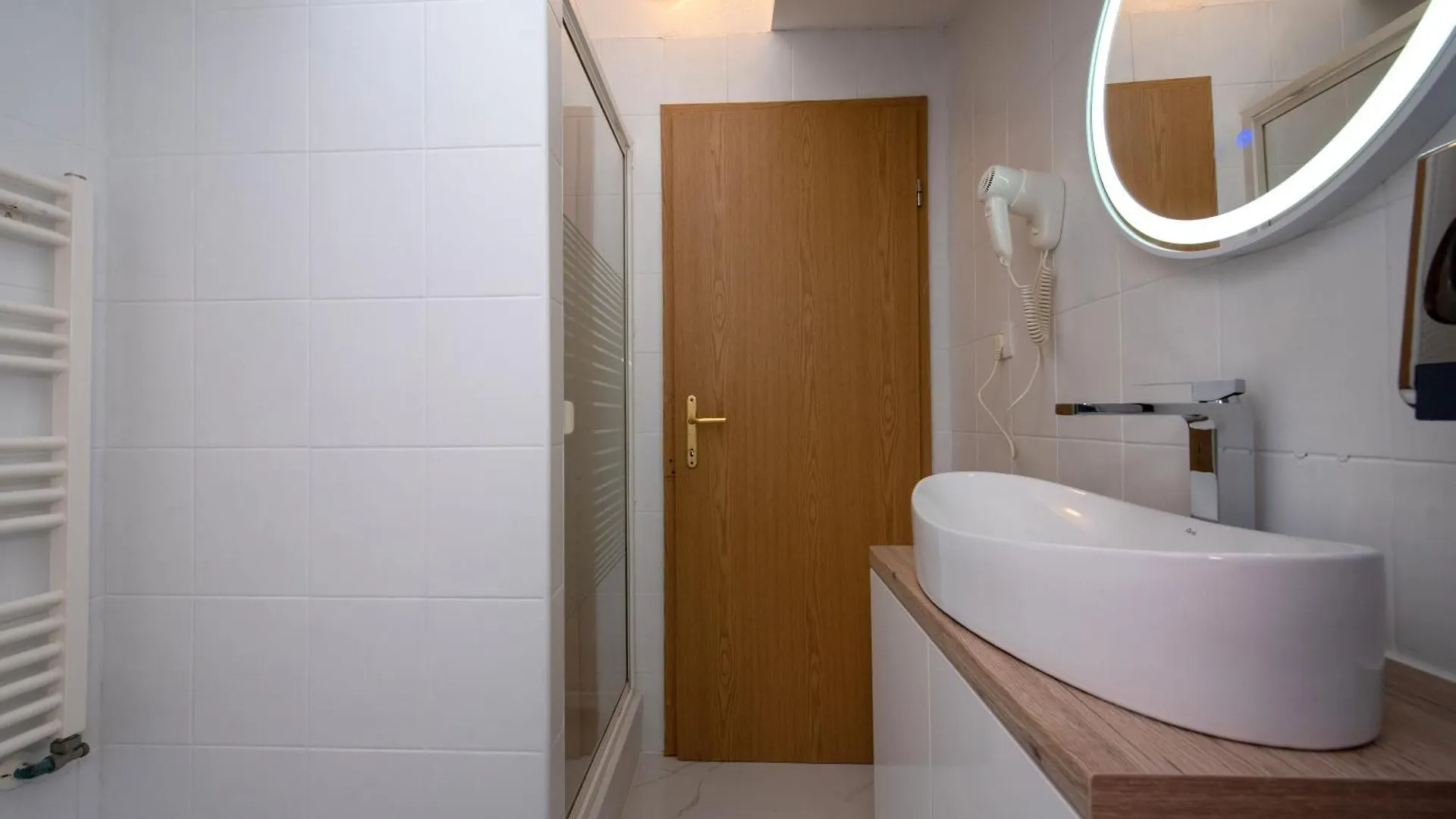 Apartmani Tomi Ciovo Trogir 0*,  Croatia